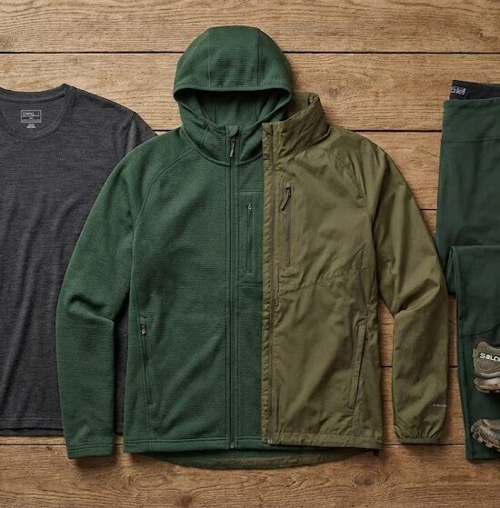 Zdjęcie płasko ułożonego zestawu odzieży